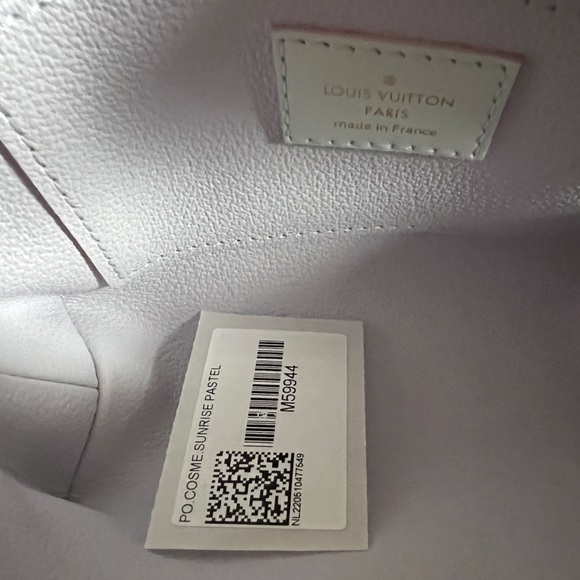 LOUIS VUITTON Pochette Cosmetique Pouch (SUNRISE PASTEL) LIMITED EDITION - Picture 8 of 14